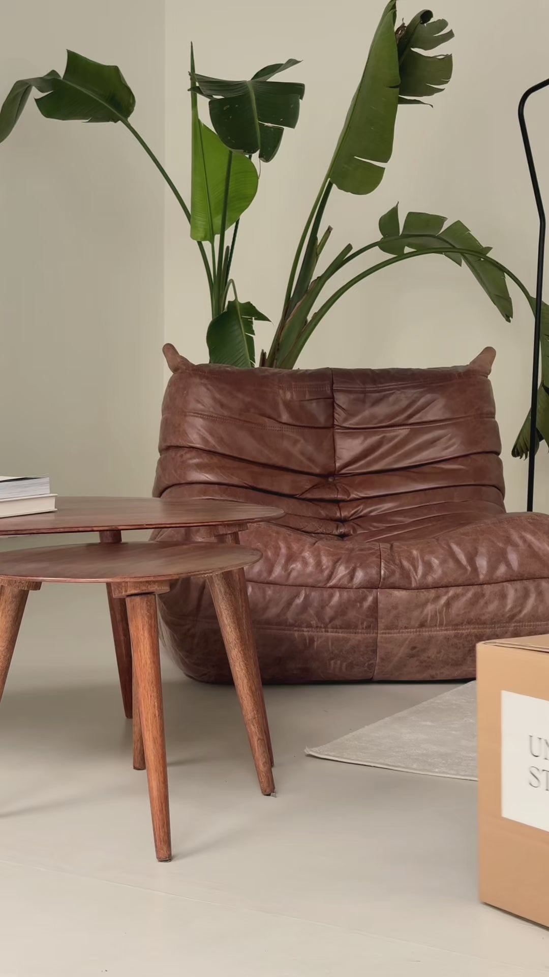 Load video: Unboxing of Uniiqo Studio marble decor